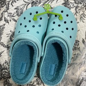 NWT Teal Classic Fleece Lined Croc